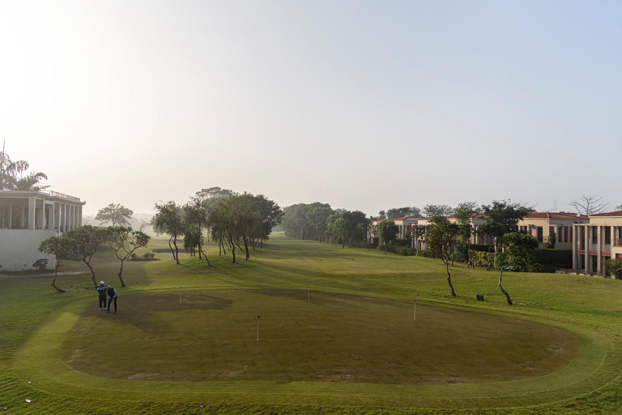 Beautiful Apartments At Tarudhan Valley Golf Resort, Manesar Gurgaon Room photo